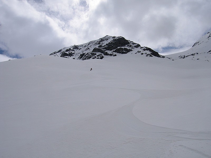 Pentes sous le glacier : Bonne moquette et dernières vraies pentes avant la gorge.