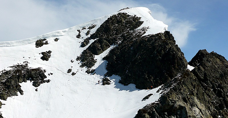Vue sur le Grand Sorbier : Aux premières loges ... sur les randonneurs d'en face