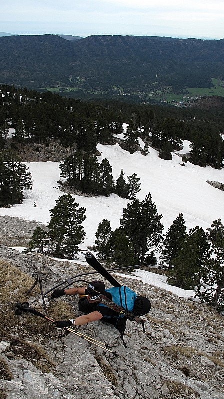 Grimpette : Un peu de rocher pour changer de la poudre d'Avril!
On voit le pique métallique qui sert de repère pour débuter la monter à l'arche.