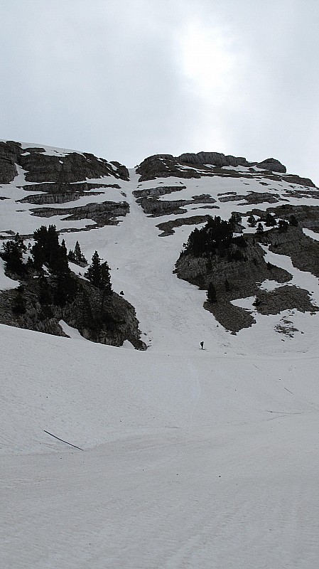 Couloir : Vue générale, un régal qui va rester enneigé un moment... (face SO directe inskiable)