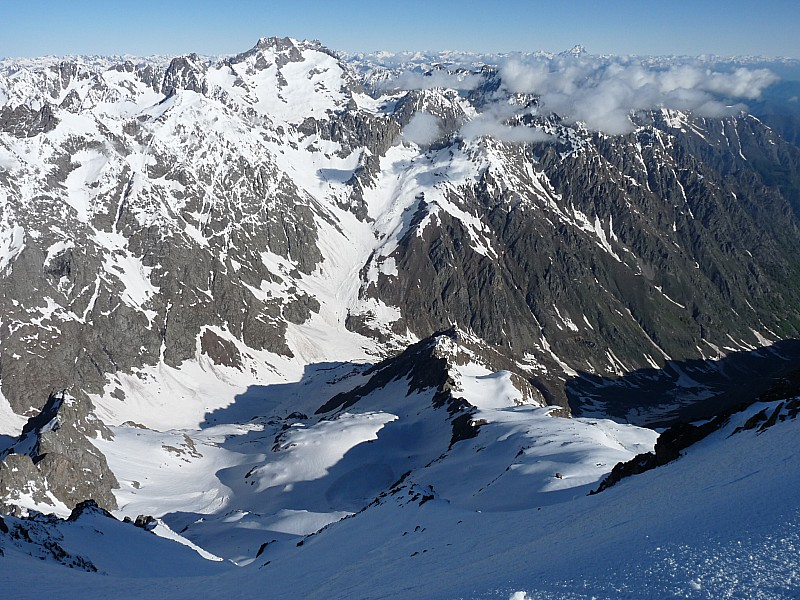 Une partie de la descente : de jeudi devant l'Argentera et le Viso.