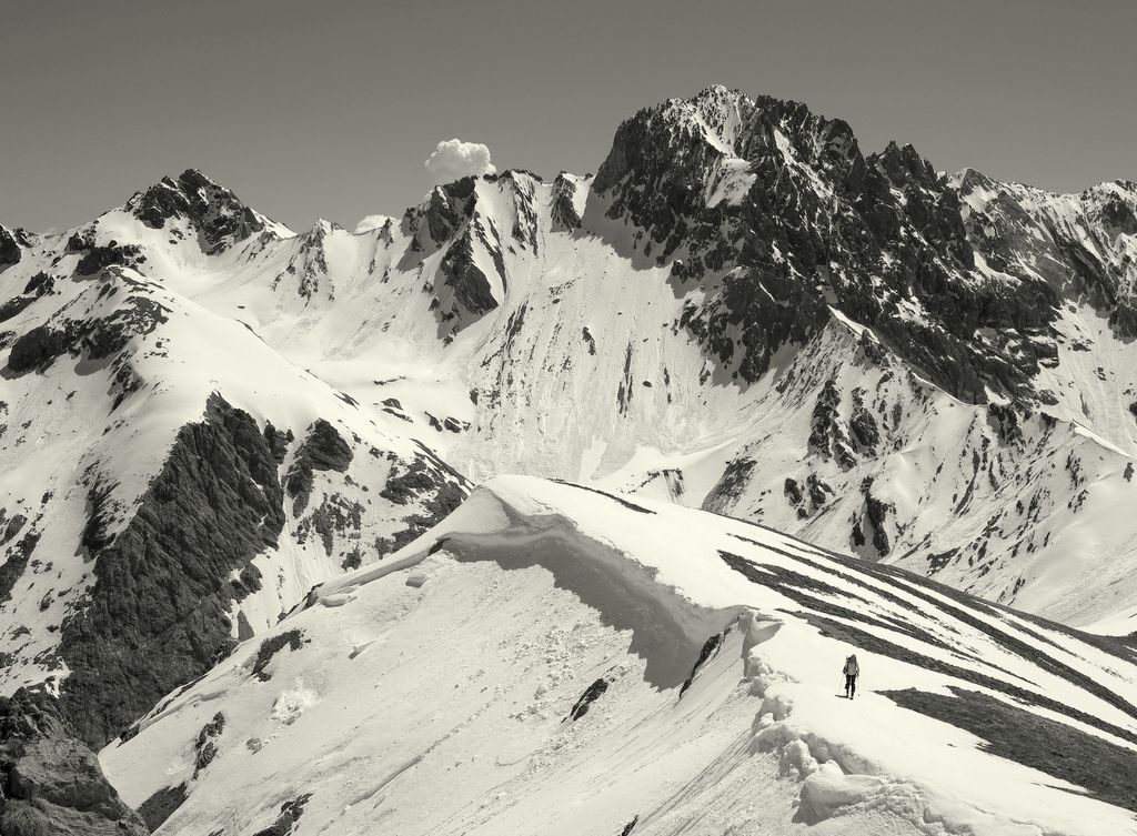 Crête de Rissace : Montée au Pt 2931m, devant le Péouvou