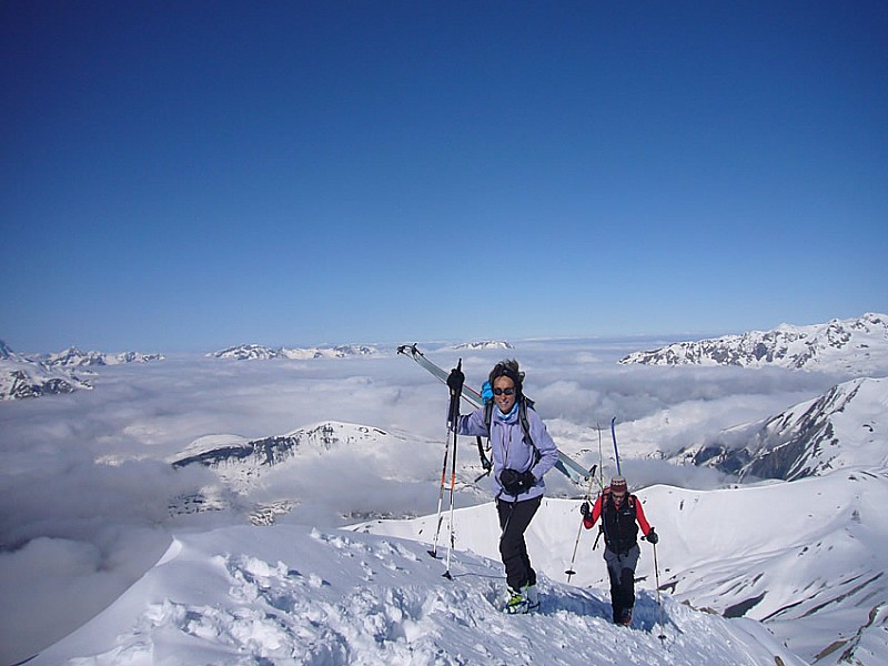 Le sommet, on repaire la descente en Sud