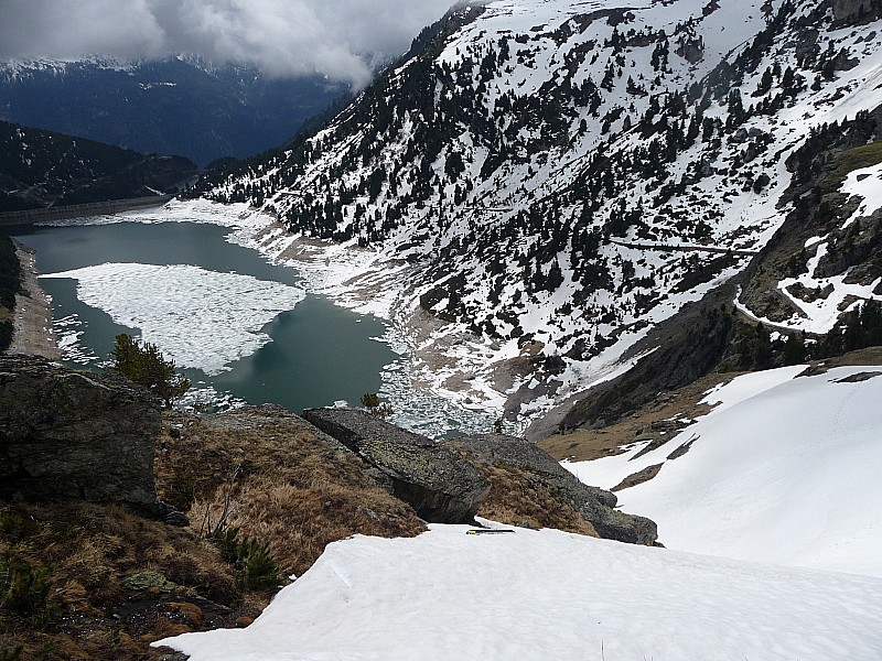 Le lac de Plan d'Amont : ... trouvez l'intru !