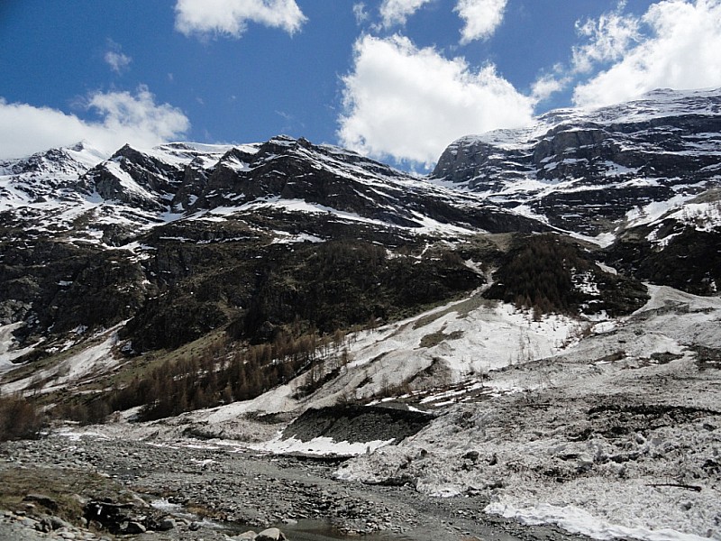 Pointe de Charbonnel : Vue du bas de la face, quand on vous dit que c'est plein de boules...