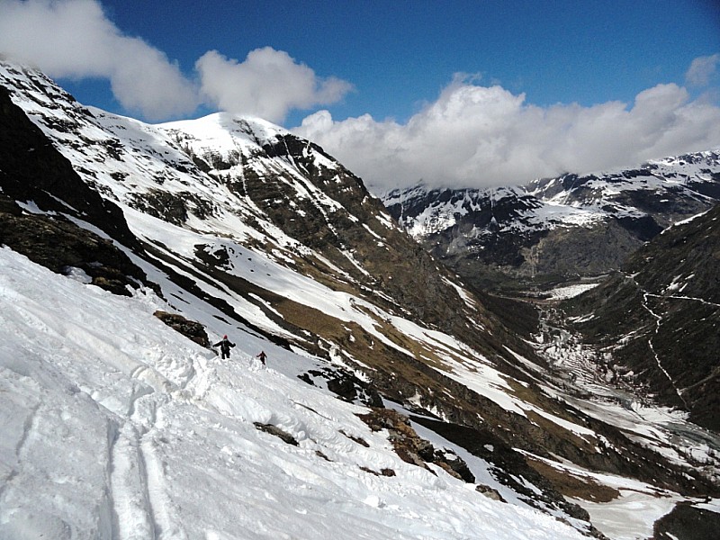 Pointe de Charbonnel : Cheminement par les vires pour éviter les barres