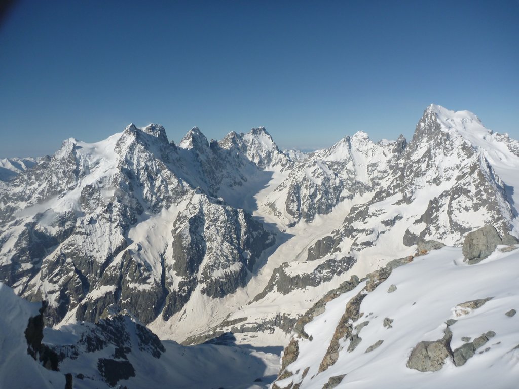 Agneaux Noir : Du sommet, une vue dont je me lasse pas, dommage que le vent m'ait gacher un peu l'affaire!