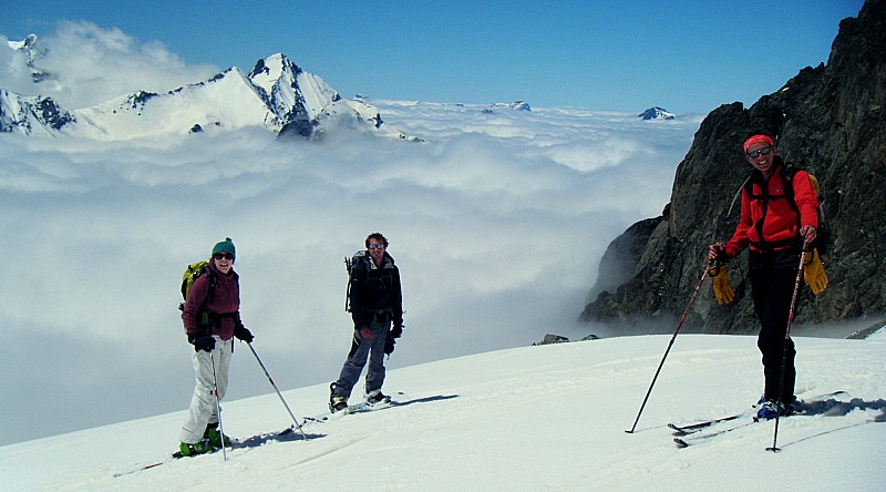 le sympathique trio ski/surf : pour Caroline, le Jocelme était la première rando !