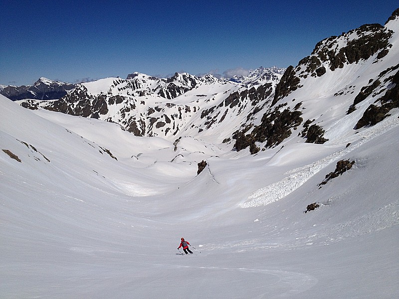 Du bon ski : dans la descente du vallon vers le refuge.