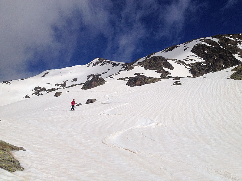 Bonne descente : sous le somet.