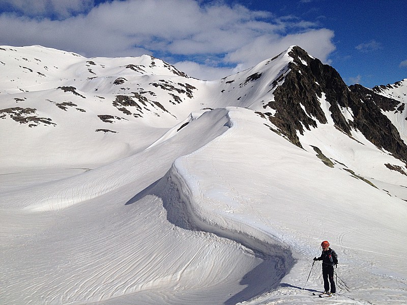Laura au dessus du lac : au fond col de la Seche.