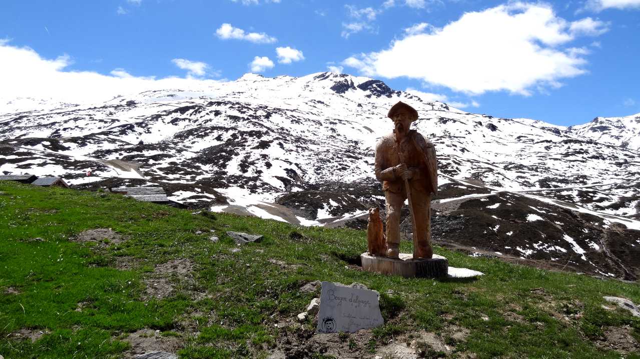 Le berger du coin : Comme en Suède, ils adorent les statues aux Menuires ...