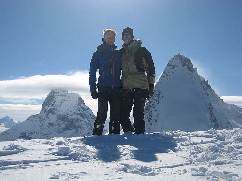 12/05 : L'equipe au sommet, entre Cervin et Dent d'Herens