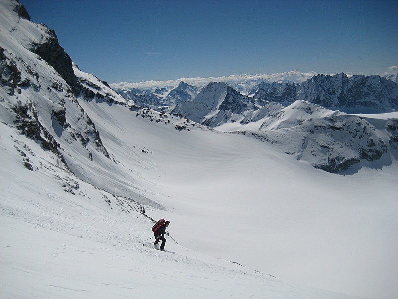 08/05 : Ski sur une belle moquette avant la remontee au Col du Sonadon en face