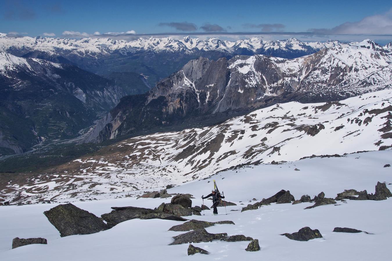 Vue vers l'ouest : Vallée de Maurienne et Croix des Têtes.
