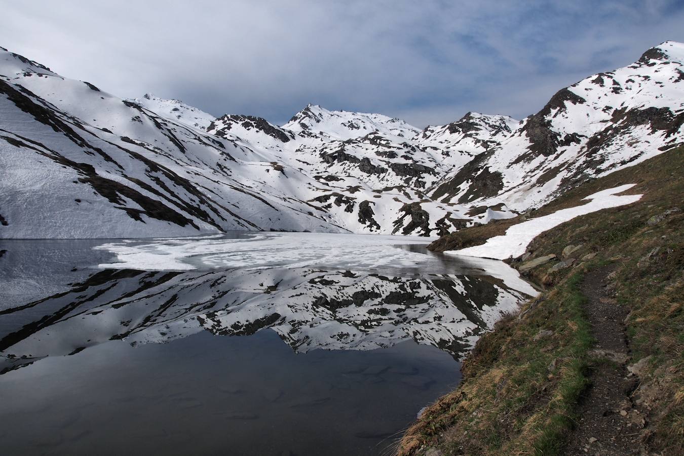 Véritable miroir : Le lac du Lou.