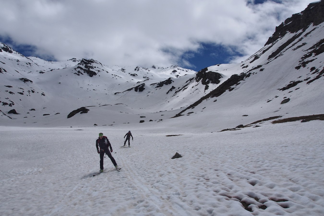 Plus bas (vers 2300 m) : Neige de névé.