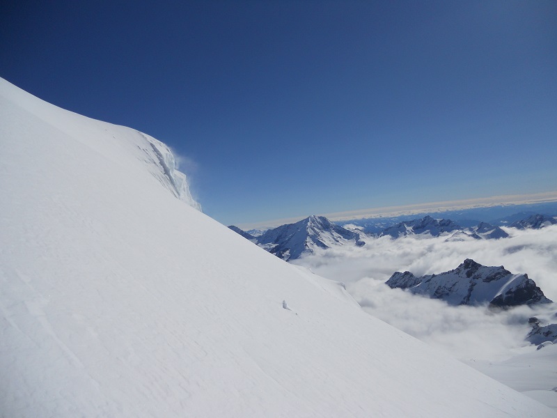 #2 Nuages en bas pour une fois! : Vue sur le vallon menant à Saas Fee. Tendance inverse aujourd Nuages en bas pour une fois! : Vue sur le vallon menant à Saas Fee. Tendance inverse aujourd'hui, les nuages sont en bas!