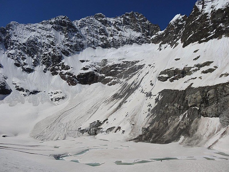 Le lac de la Muande et le front glacière qui s'y jette