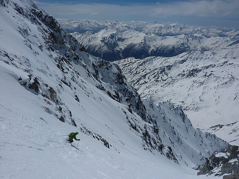 Annibal : Du grand ski panoramique dans ce large couloir