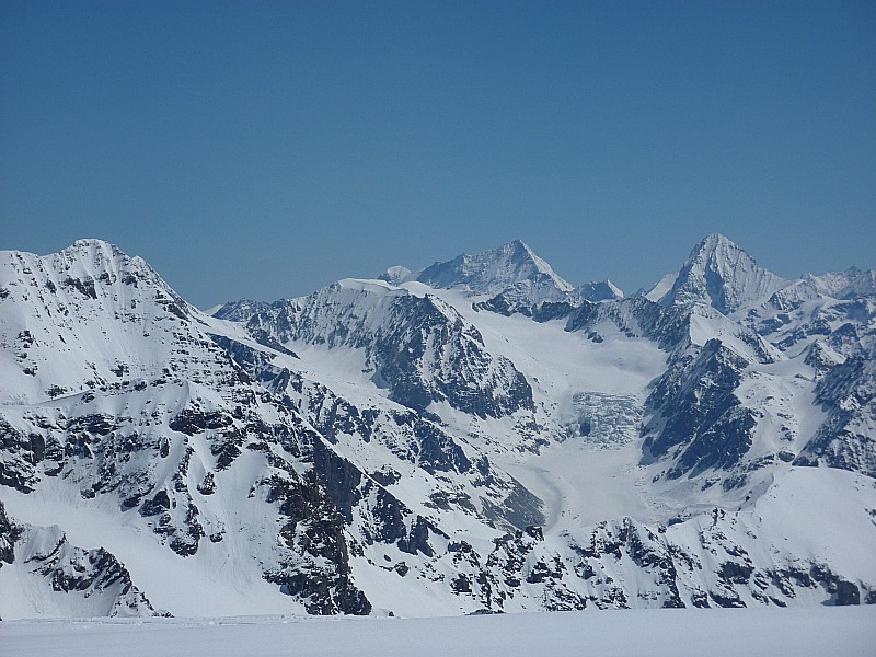 4000 du Valais : Weisshorn, Dent Blanche avec devant Cheilon et Pigne d'Arolla et le glacier du Brennay ? à confirmer
