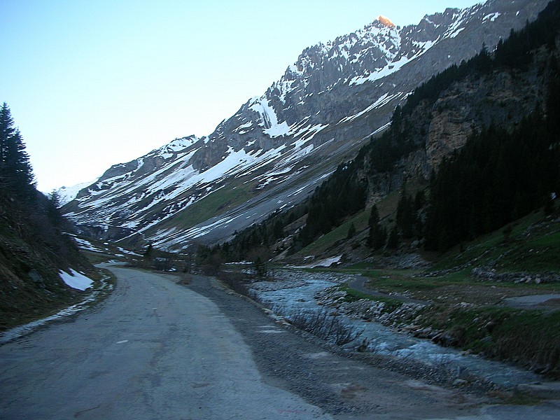 Route des Prioux : Sinon, c' est sec jusqu' aux Ruelles ...