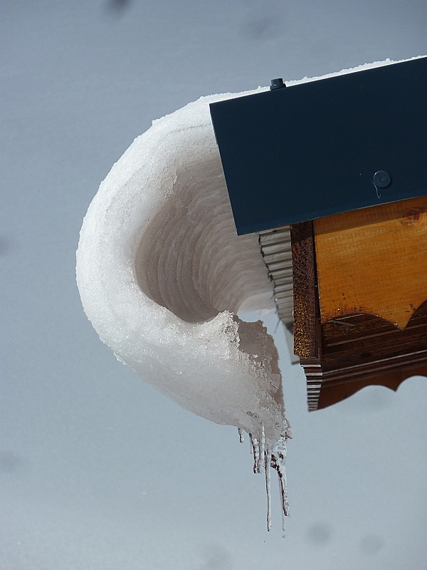 Lacs Roberts : Pourquoi la neige s'enroule avant de casser ?