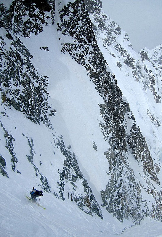 Col Est : belle ambiance , bonne neige