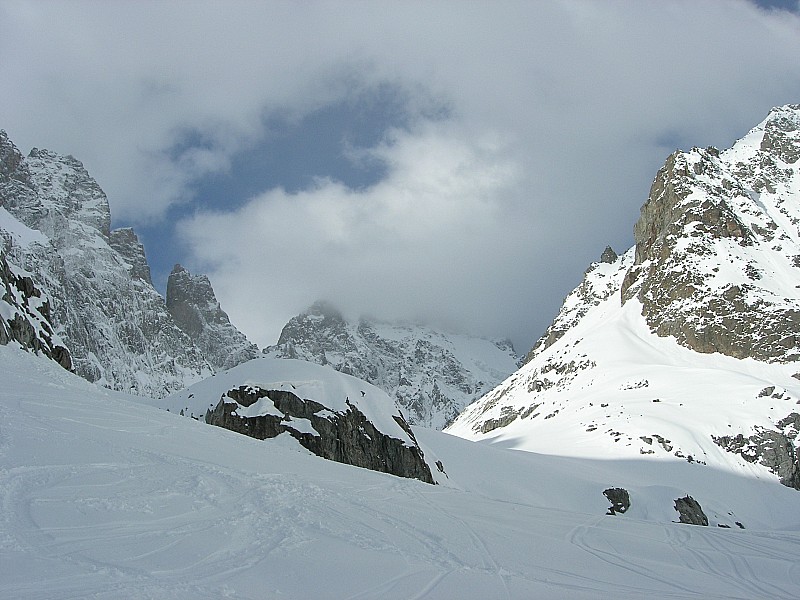 bosse de la Momie : glacier noir au petit matin