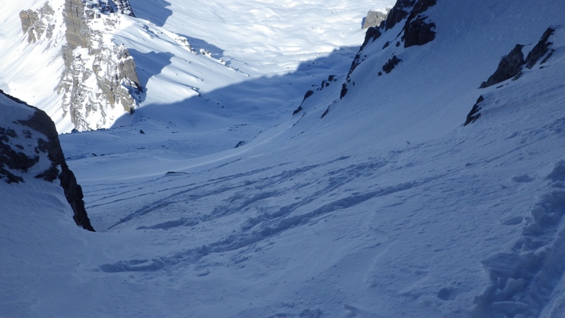 passage étroit au départ du couloir.