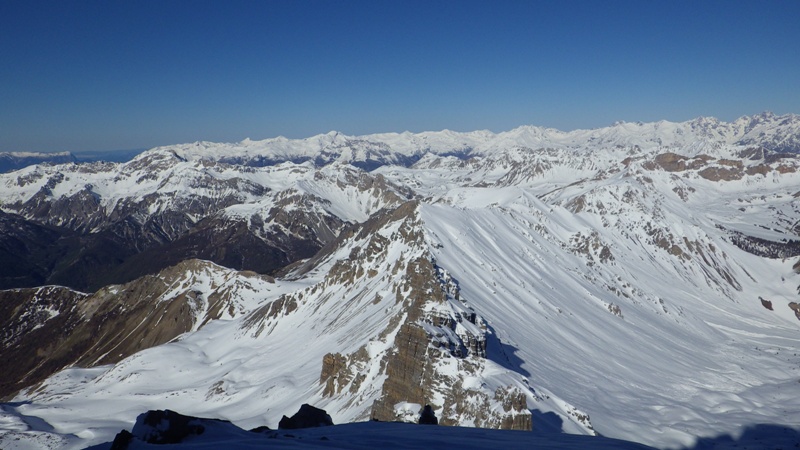 vue sur la crête des Oules et Côte Belle.