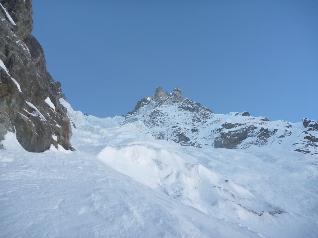 Col Est du Pelvoux : Neige beton, etroiture, glace. Mmh...