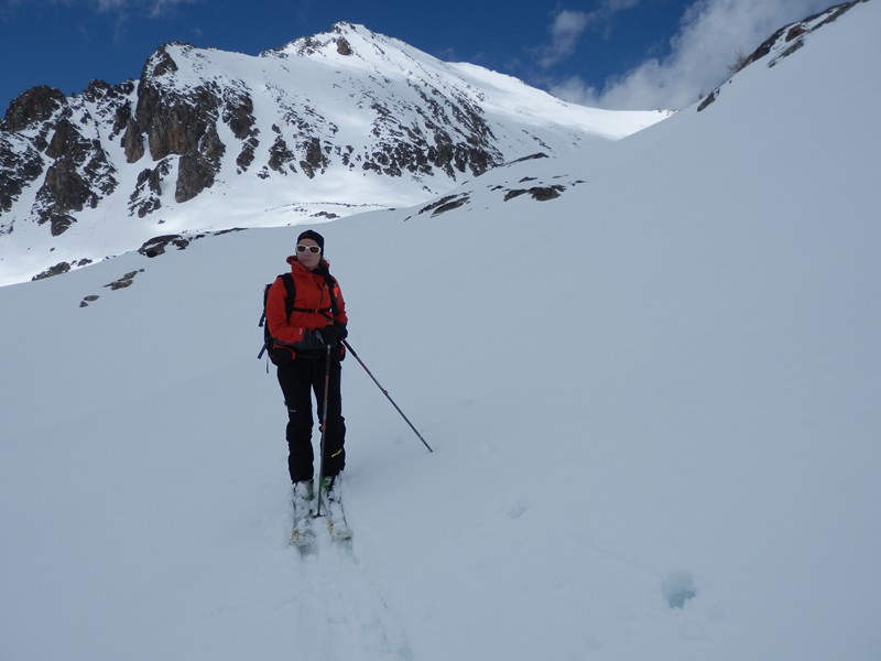 Troisième descente : Sur le chemin du retour avec le Monte del Aver en arrière plan