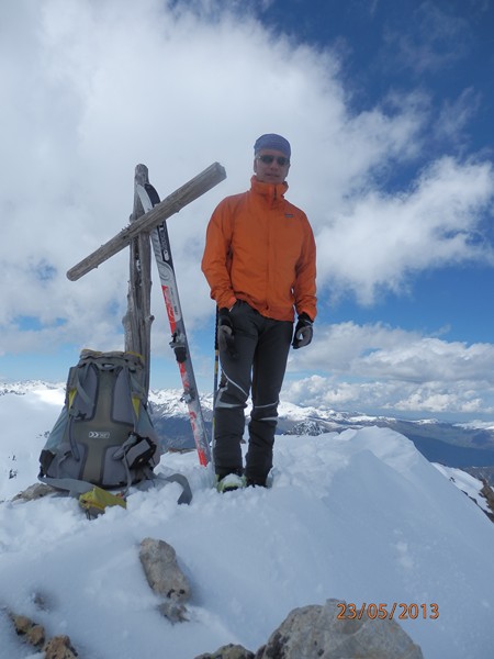 Monte del Aver : Au sommet avec la Testa Gias del Laghi sur la gauche bien enneigée