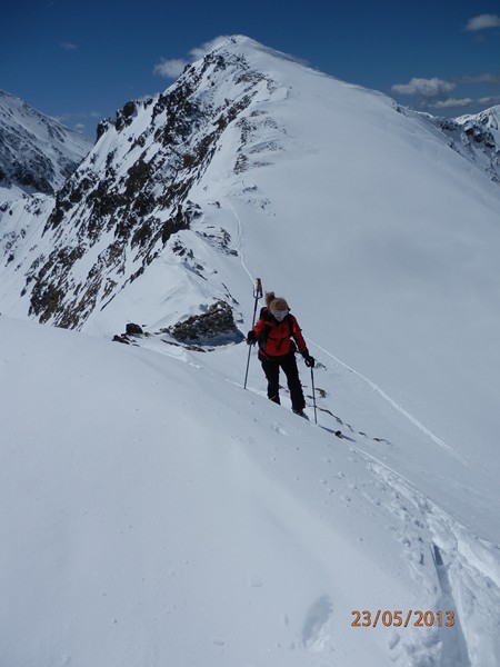 En cours d'ascension : On attaque l'ascension du Monte de la Valletta. En arrière plan la Cime d'Orgials