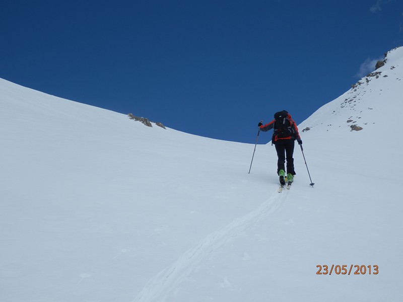 troisième ascension : Valérie à la trace dans l'ascension du Monte del Aver
