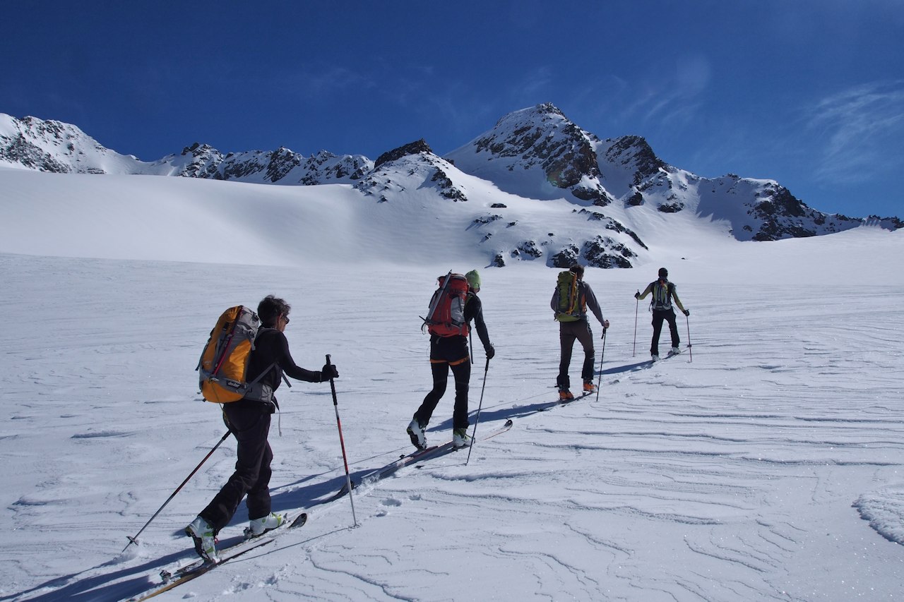 Glacier de Chavière : Le groupe en direction du col de Polset.