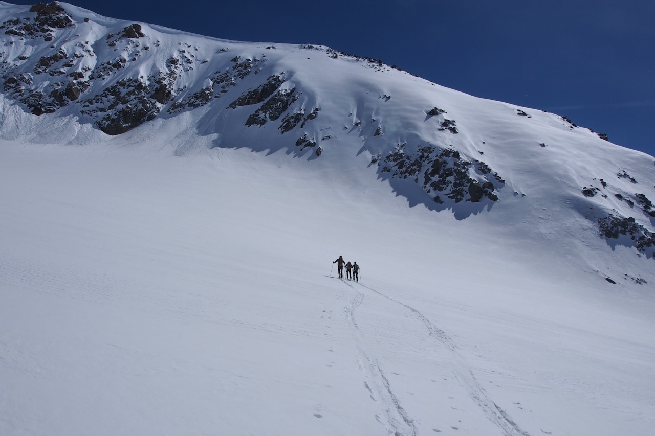 Glacier de Polset : Traversée vers le pied de la face SW.