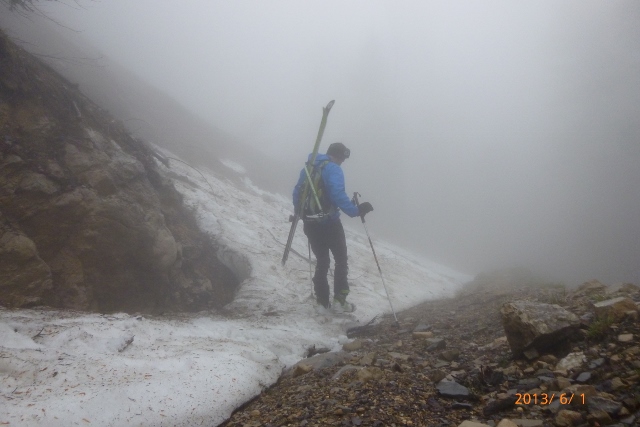 Chartreuse en juin : 1300m, pas assez large pour remettre les skis