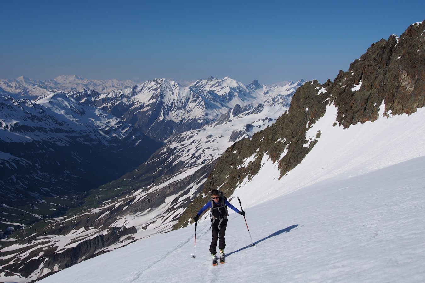Glacier des Glaciers : Les premières pentes sur une neige toujours bien dure.