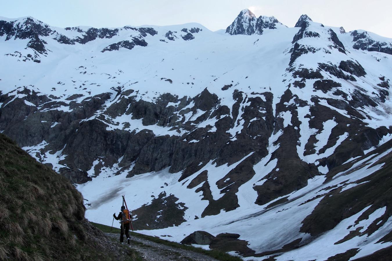 Au delà des Lanchettes : Vue sur l'itinéraire de montée;