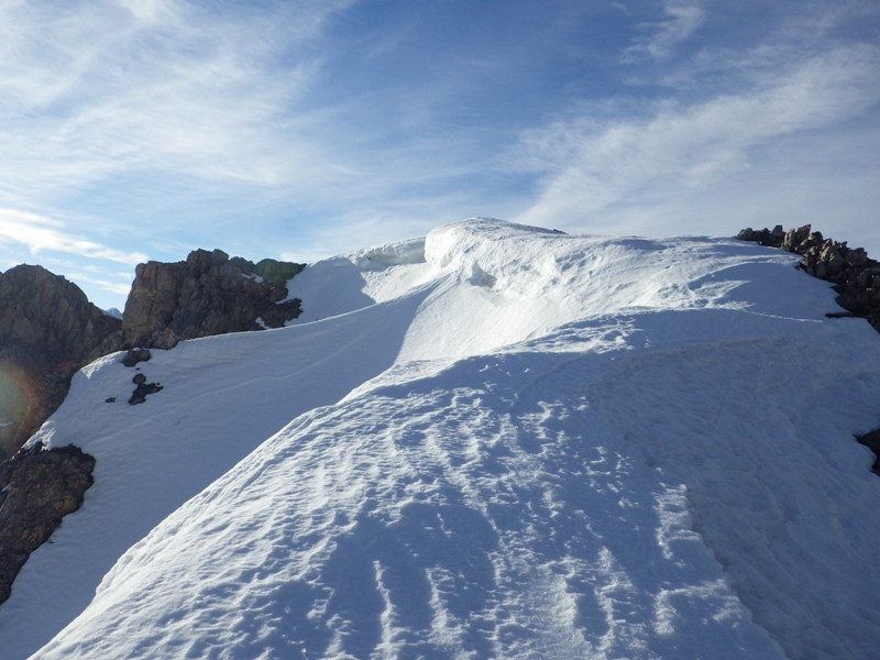 petite corniche sur l'arête.