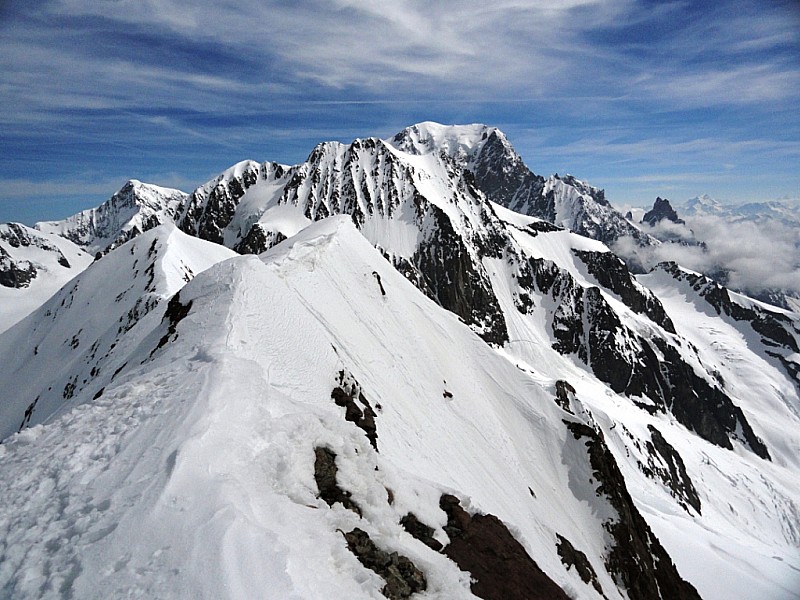 Aiguille des Glaciers : Vers le Mont Blanc et son austère côté italien