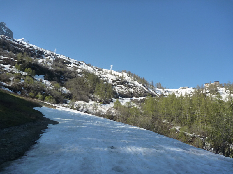 Chardonnet : 500m de portage efficace depuis l'Argentiere et l'on peut chausser, pas si mal pour un 7 Juin.