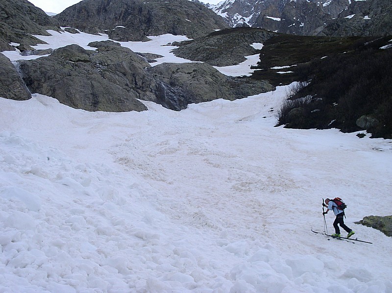 boules : Fab a préféré chausser mais cheminement dans les boules de l'avalanche