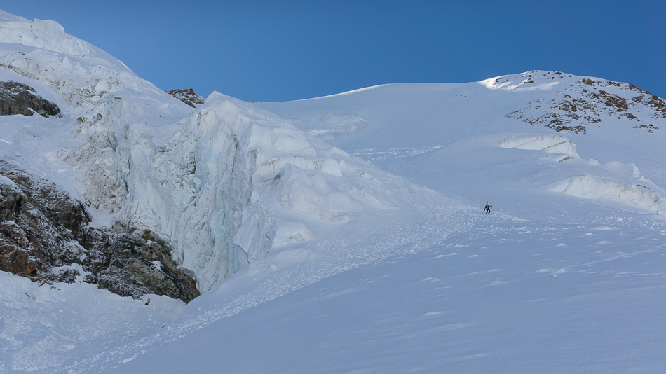 On contourne le sérac du bas : Pas terrible dans l'autre sens surement. Mais ca passe ailleurs!