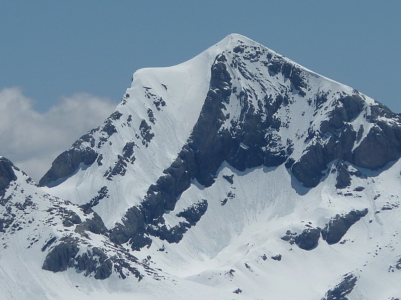 Mont Perdu : On distingue la trace qui mène au sommet.
