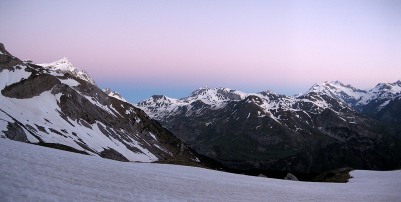 Lever de soleil matinal : dans la montée vers Pailla