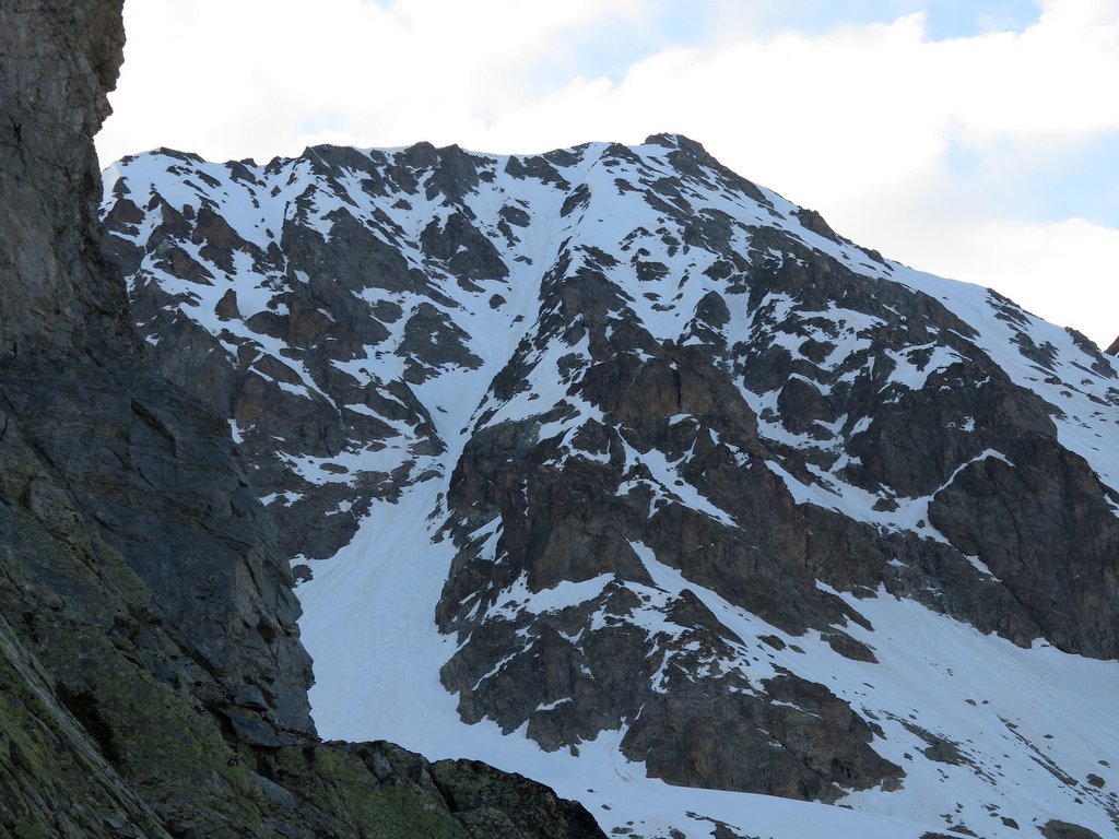 Le Pic de Dormillouse... : ...et son couloir W.
Vu d'ici, on pouvait encore espérer...
