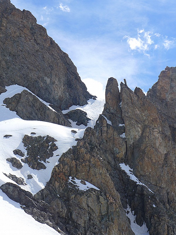 La vire Jean Gauthier : état des lieux; à emprunter de préférence avant que le soleil ne pourrisse la neige.